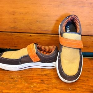 Boys loafers brown